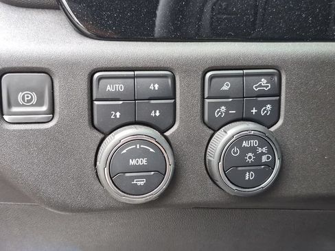 Used 2024 Chevrolet Silverado 2500 LT AWD/4WD image 10