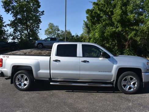 Used 2018 Chevrolet Silverado 1500 Custom w/ Custom Value Package AWD/4WD image 2
