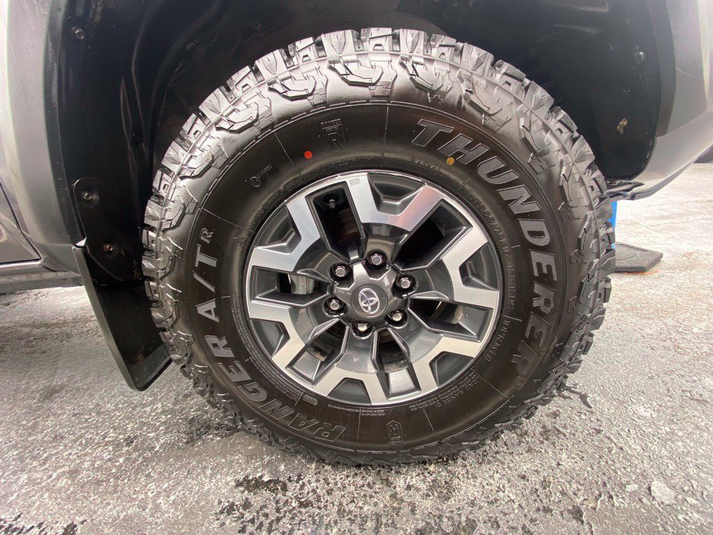 Used 2022 Toyota Tacoma TRD Off-Road AWD/4WD image 29