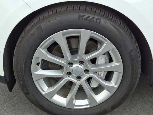 Used 2025 Land Rover Range Rover Sport AWD/4WD image 9