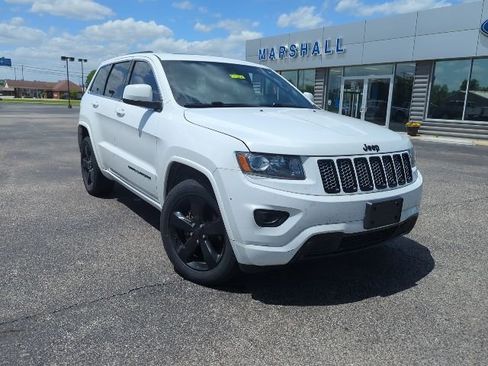 Used 2015 Jeep Grand Cherokee Altitude AWD/4WD image 3