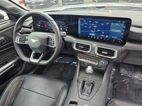 Used 2025 Ford Mustang Premium image 13