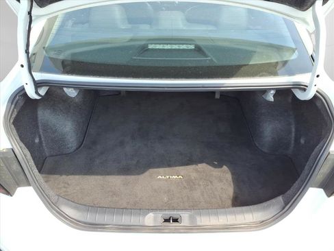 Used 2024 Nissan Altima 2.5 SR FWD image 11