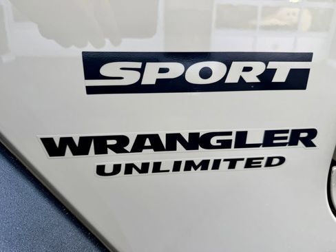 Used 2017 Jeep Wrangler Unlimited Sport w/ Quick Order Package 24S AWD/4WD image 28