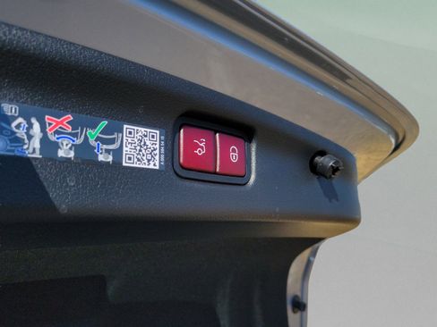 Used 2026 Mercedes-Benz C 300 Sedan image 7