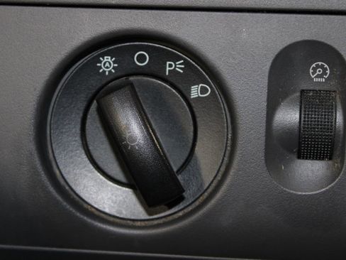 Used 2004 Ford F150 STX image 25