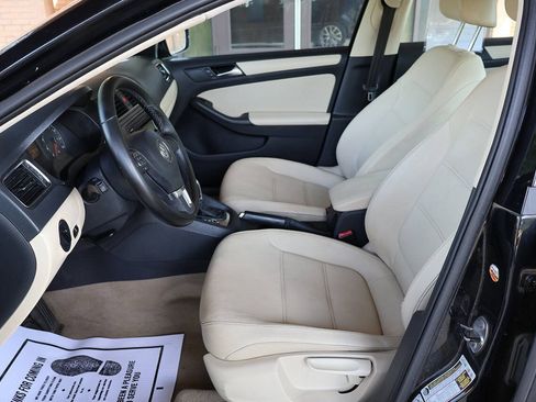 Used 2011 Volkswagen Jetta SE FWD image 13