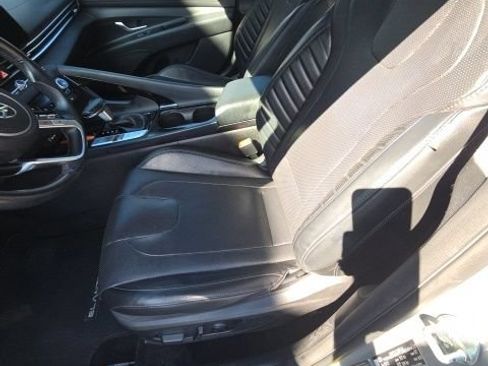 Used 2022 Hyundai Elantra Limited FWD image 2