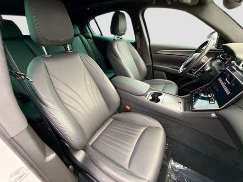 Certified 2024 Maserati Grecale GT image 15