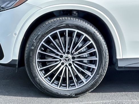 Used 2025 Mercedes-Benz GLC 300 4MATIC image 25