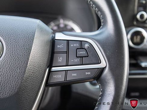 Used 2022 Toyota Highlander LE AWD/4WD image 26
