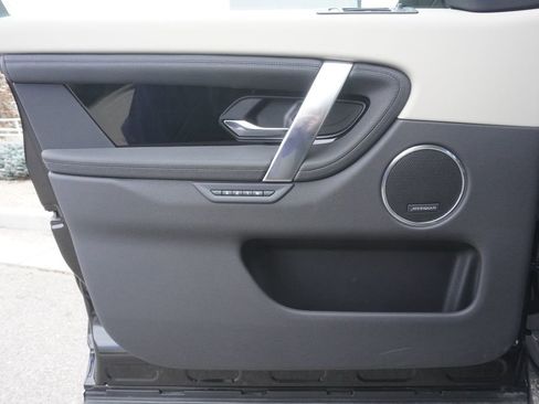 Used 2025 Land Rover Discovery Sport S image 17