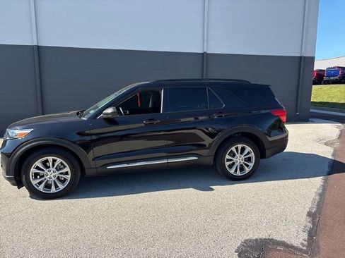Certified 2024 Ford Explorer XLT w/ Equipment Group 202A AWD/4WD image 2
