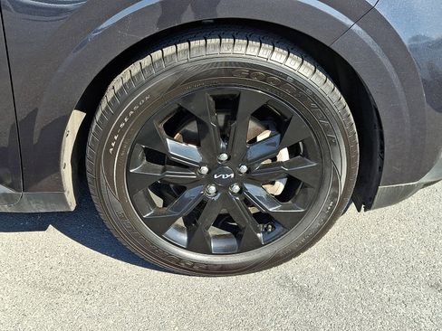 Used 2023 Kia Carnival SX Prestige image 8