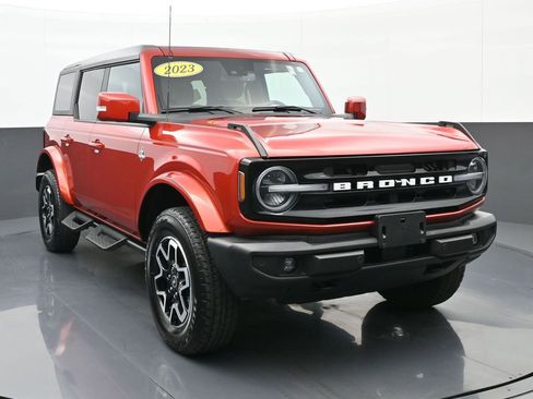 Used 2023 Ford Bronco Outer Banks AWD/4WD image 1