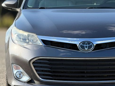 Used 2013 Toyota Avalon Limited w/ Technology Pkg FWD image 11