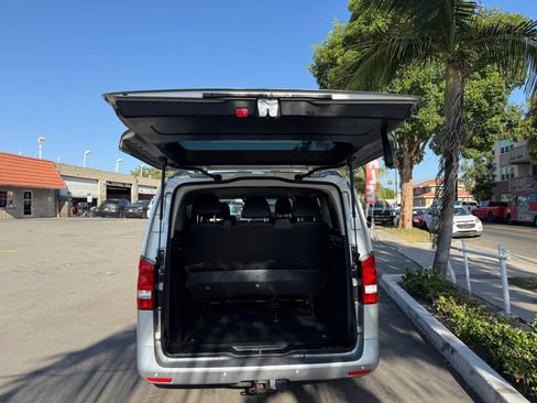 Used 2018 Mercedes-Benz Metris Passenger image 9