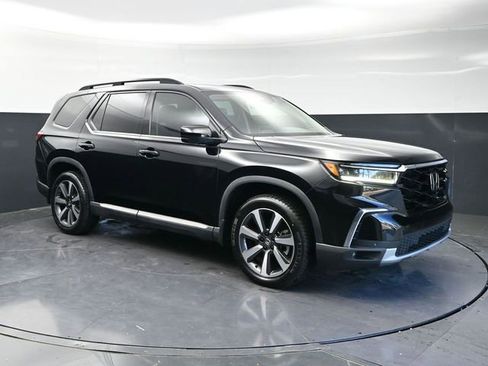 Used 2023 Honda Pilot Touring image 3
