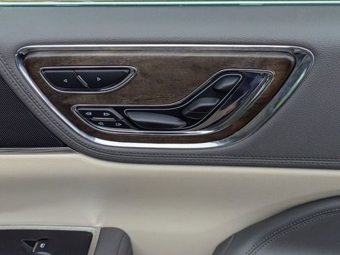 Used 2019 Lincoln Continental Reserve FWD image 38