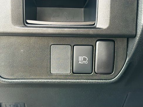 Used 2018 Toyota Tacoma SR5 image 31