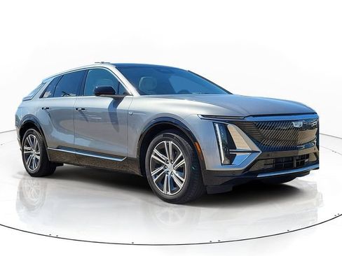 Certified 2024 Cadillac Lyriq Luxury AWD/4WD image 2