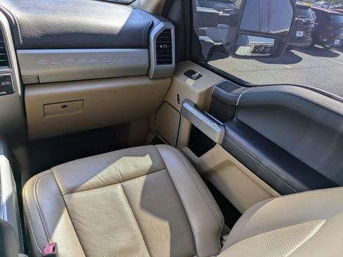 Used 2021 Ford F350 Lariat w/ Chrome Package image 17
