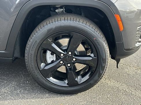 New 2025 Jeep Grand Cherokee L Limited image 15