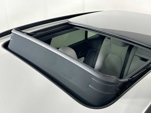 New 2026 Porsche Macan Turbo Electric AWD/4WD image 22
