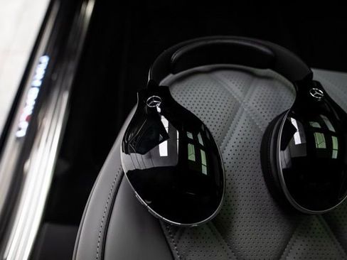 Used 2025 Mercedes-Benz Maybach S 580 4MATIC image 42