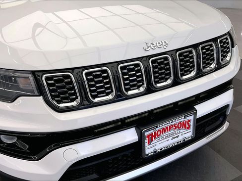 Used 2024 Jeep Compass Limited AWD/4WD image 30