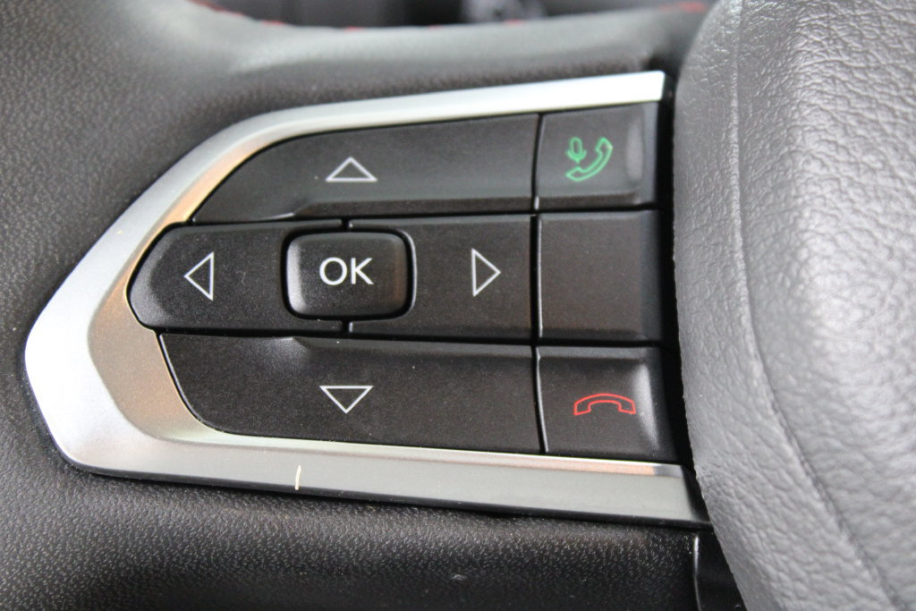 Used 2025 Jeep Compass Trailhawk AWD/4WD image 32