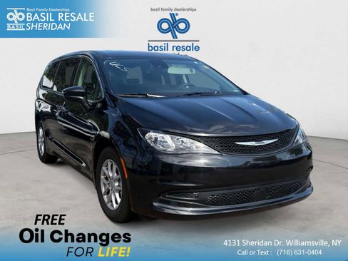 Used 2023 Chrysler Voyager LX FWD image 1