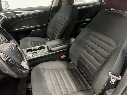 Used 2019 Ford Fusion SE image 5
