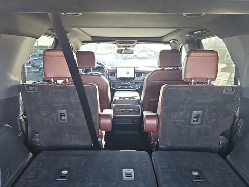Used 2024 Ford Expedition Limited image 10