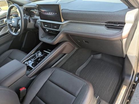 Used 2025 Ford Explorer Platinum w/ Ultimate Package image 25