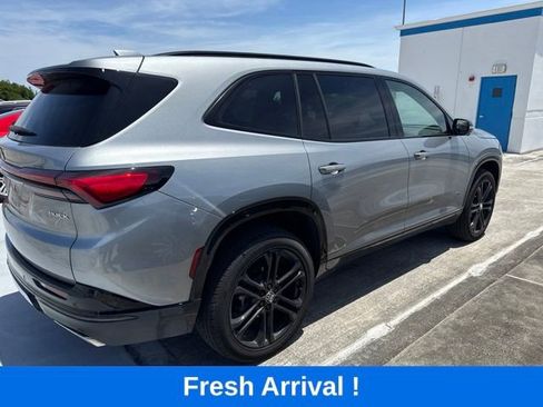 Used 2025 Buick Enclave Sport Touring w/ Power Package FWD image 14
