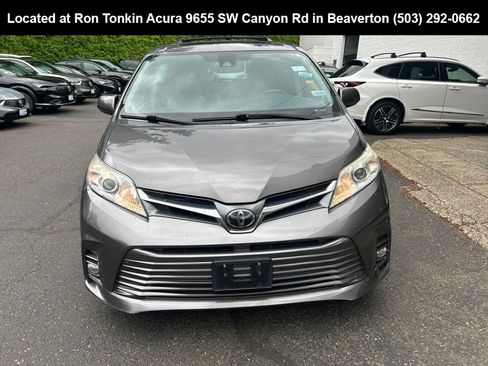 Used 2018 Toyota Sienna XLE AWD/4WD image 9