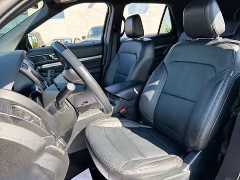 Used 2018 Ford Explorer XLT w/ Equipment Group 202A FWD image 22