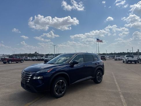 Certified 2025 Nissan Rogue SV FWD image 10
