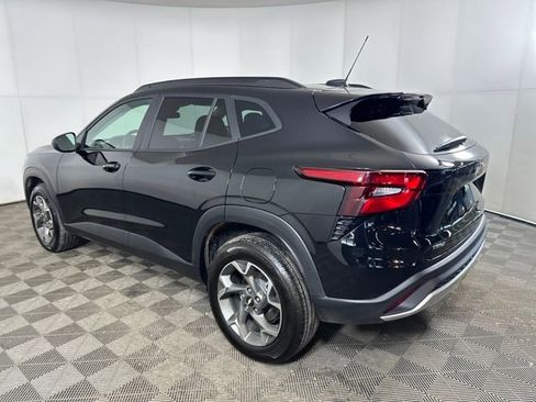 Used 2025 Chevrolet Trax LT w/ Driver Confidence Package image 5