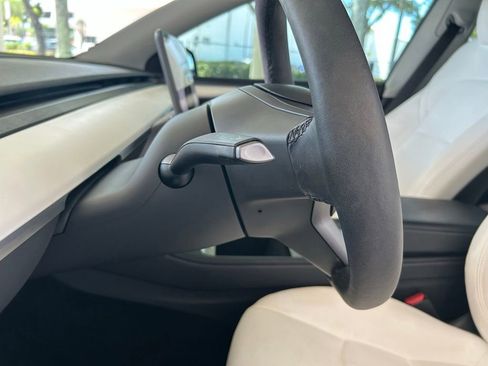 Used 2024 Tesla Model Y Long Range AWD/4WD image 37