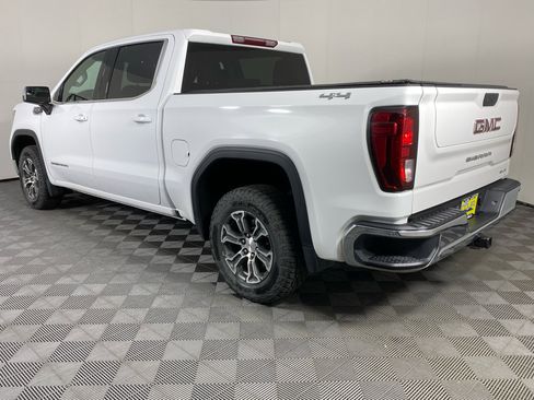 Used 2022 GMC Sierra 1500 SLE image 4