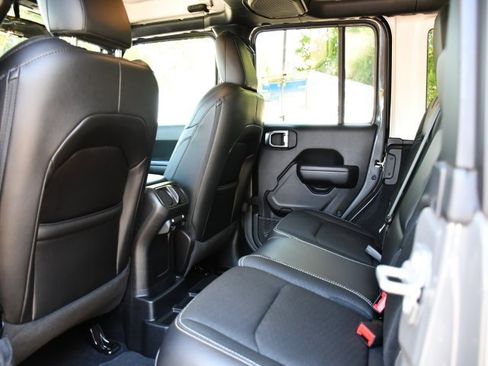 Used 2020 Jeep Wrangler Unlimited Freedom Edition image 18