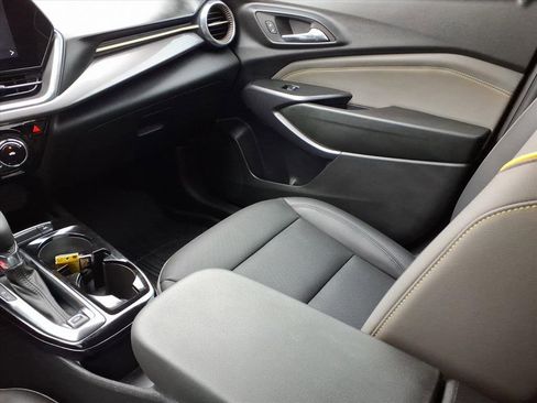 Used 2024 Chevrolet Trax ACTIV w/ Sunroof Package image 12