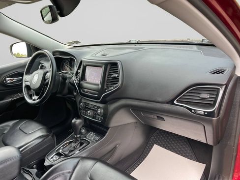 Used 2019 Jeep Cherokee Latitude Plus AWD/4WD image 7