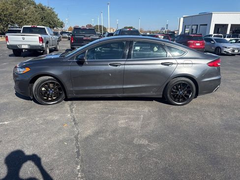 Used 2020 Ford Fusion SE image 6