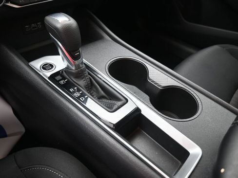 Used 2025 Nissan Altima 2.5 SV FWD image 30