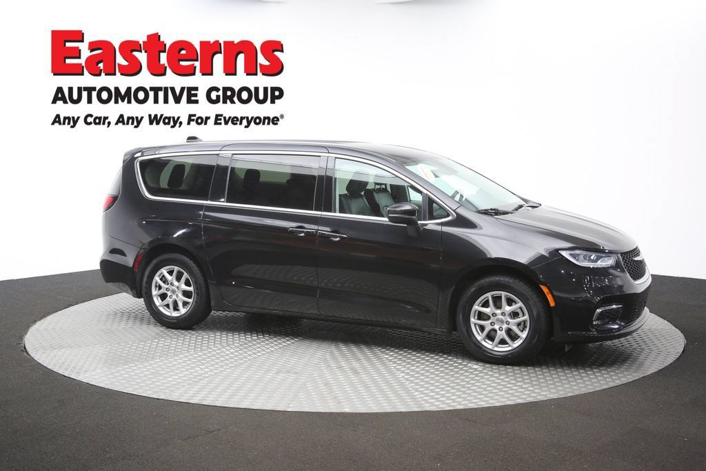 Used 2023 Chrysler Pacifica Touring-L FWD image 51