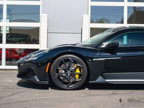 Used 2022 Maserati MC20 Coupe image 2