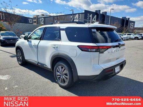 New 2025 Nissan Pathfinder SV image 4
